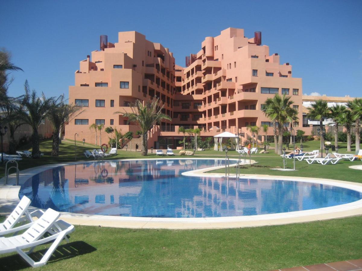 Don Juan Beach Resort Естепона Екстериор снимка